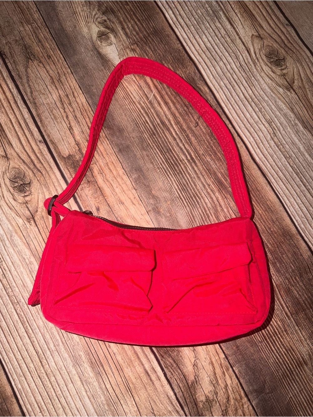 BAGGU Red Shoulder Bag with Front magnetic Pockets